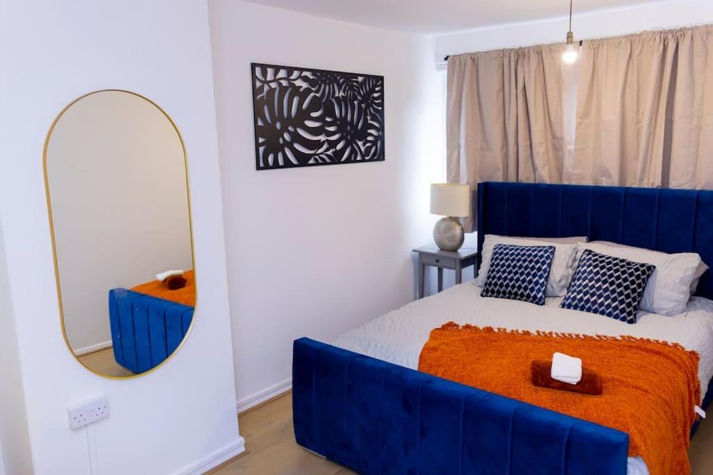 Beautiful 3 Bed House Next To Westfield *