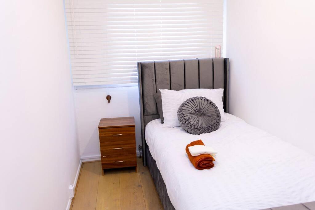 Beautiful 3 Bed House Next To Westfield Appartamento Londra