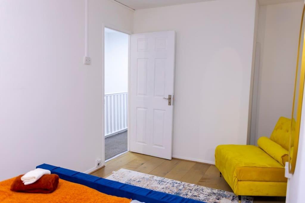 Beautiful 3 Bed House Next To Westfield *